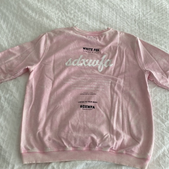 Sarah’s Day x Whitefox Boutique oversized sweater. Light pink acid wash effect. - Picture 2 of 2